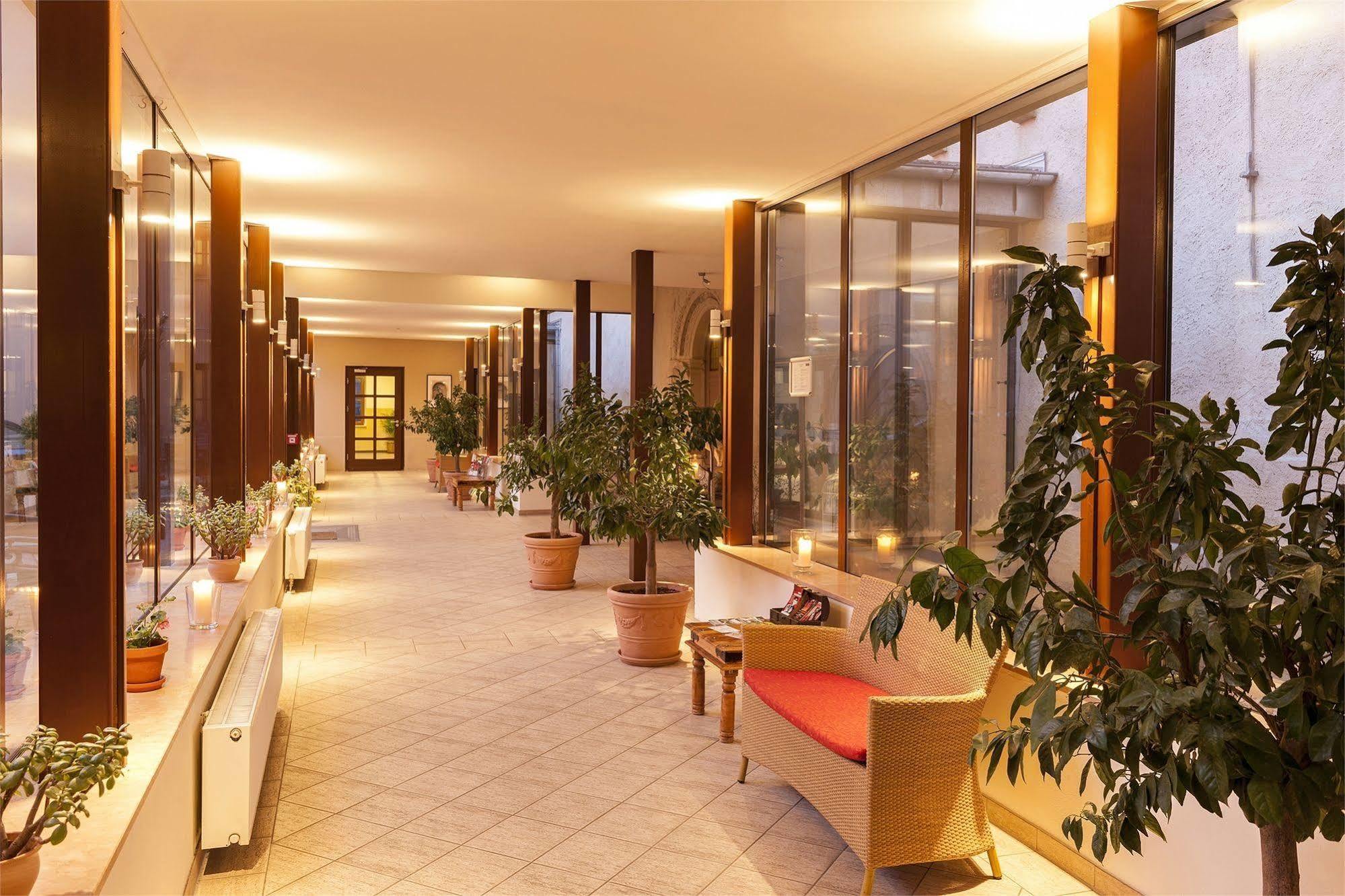 Wyndham Garden Quedlinburg Stadtschloss Exterior photo
